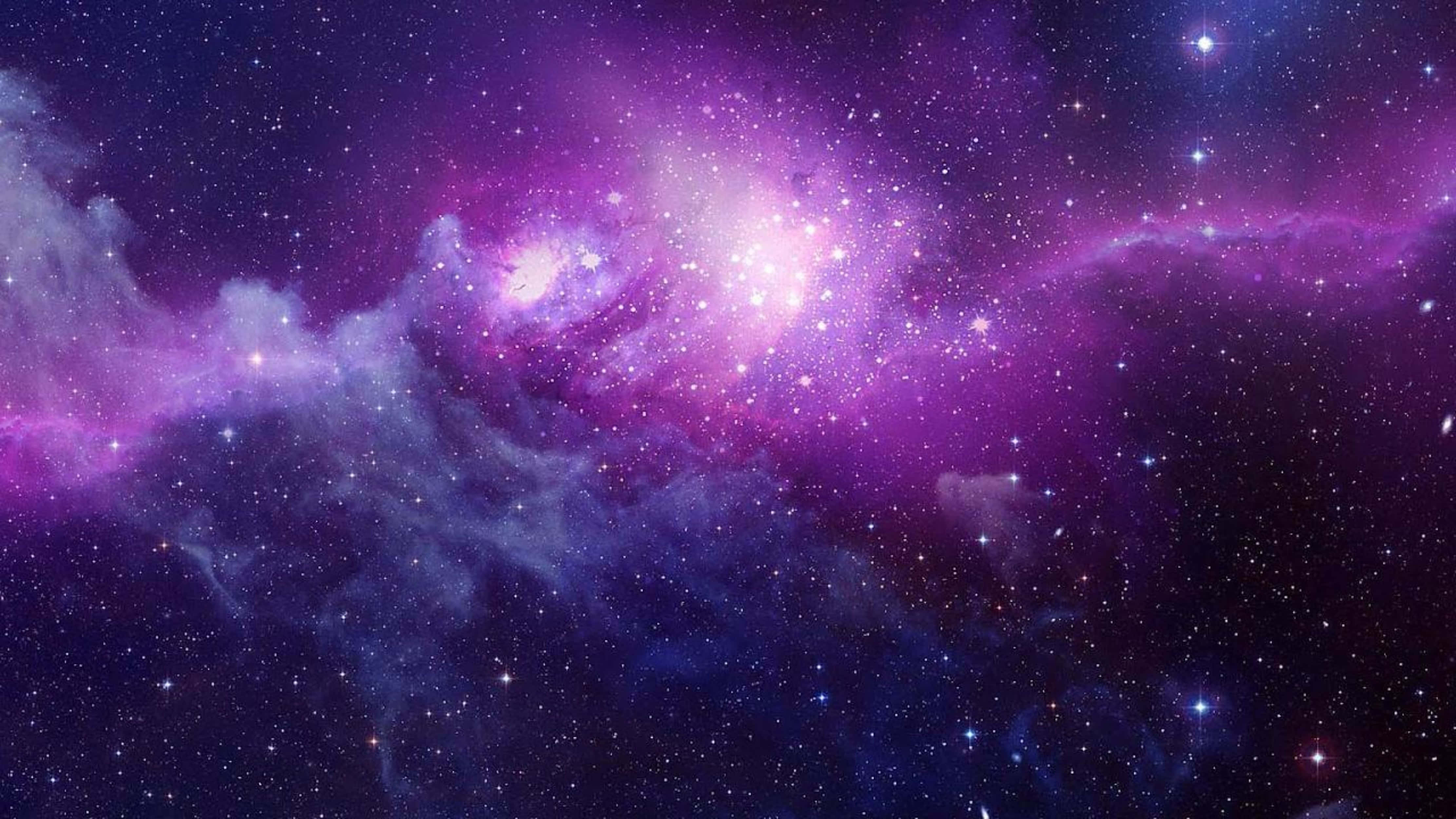 4K سحابة غازية كونية أرجوانية للكون خلفية