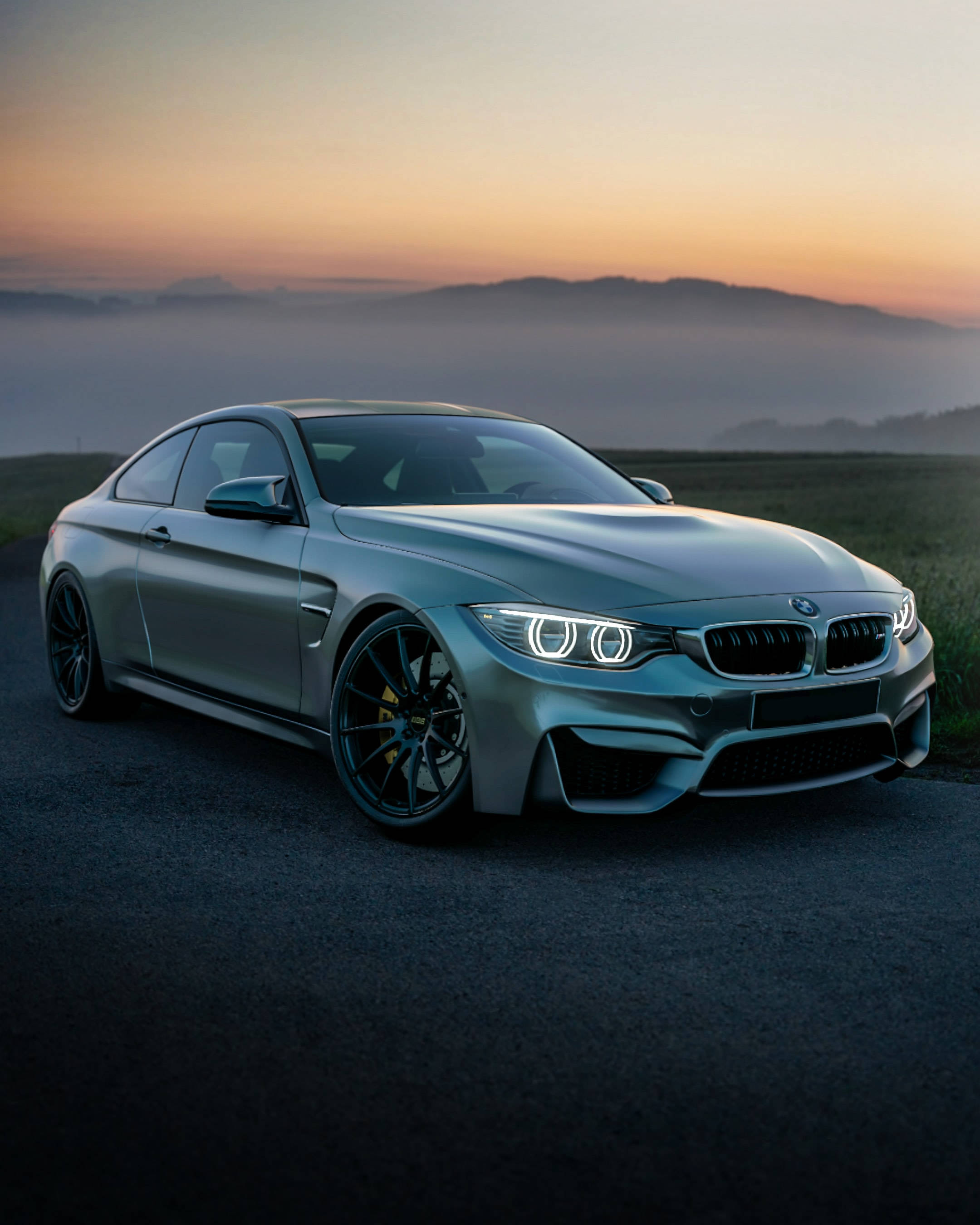 اشعر بالقوة في سيارة BMW F83 M4 الجديدة خلفية