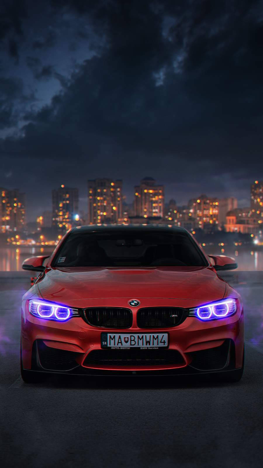 سيارة BMW M4 في منظر المدينة لأيفون خلفية