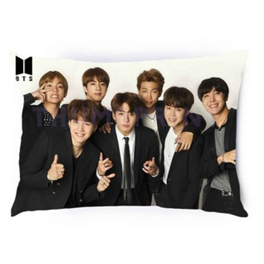 وسادة لطيفة لفرقة BTS خلفية