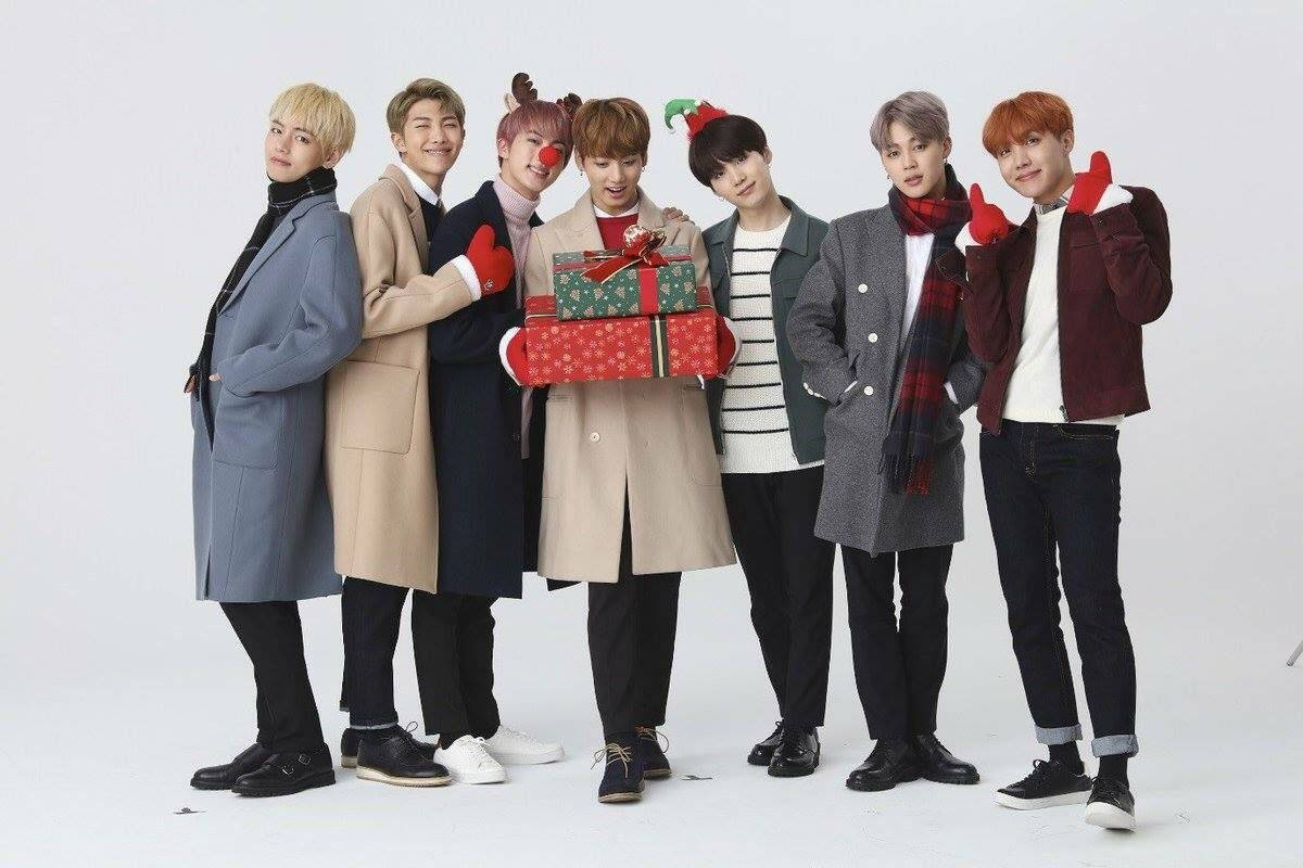 هدايا عيد الميلاد من BTS لسطح المكتب خلفية
