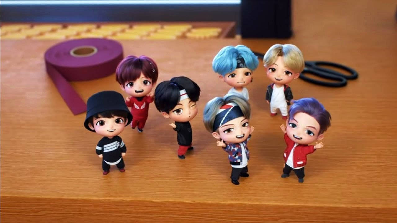 تمثال تيني تان BTS الصغير على الطاولة خلفية