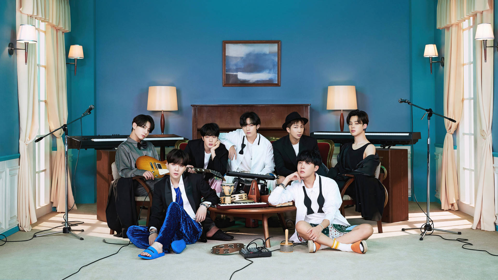 صورة جماعية لفرقة BTS من ألبوم BE خلفية