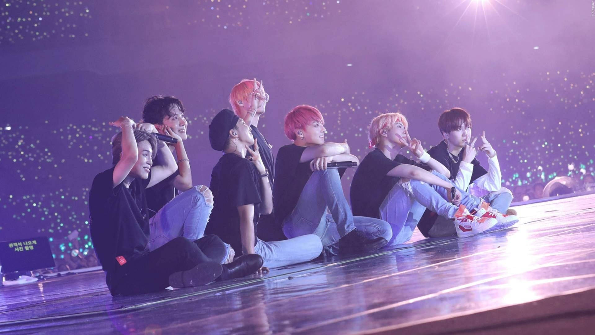 BTS على المسرح الأرجواني الجمالي خلفية
