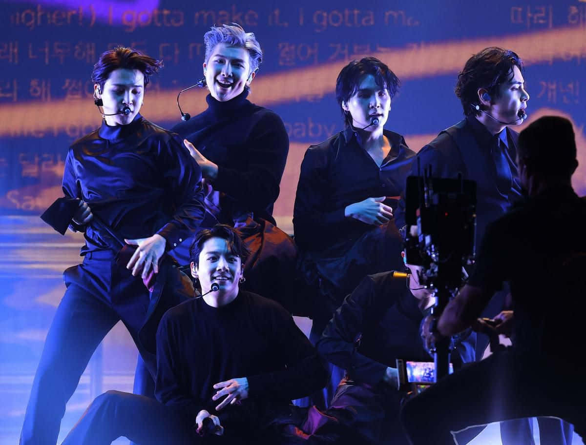 صورة BTS داكنة خلفية