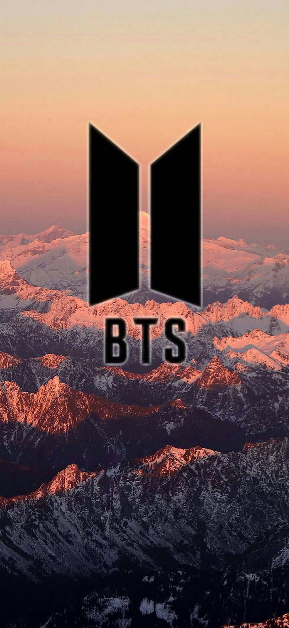 شعار BTS على جبل جمالي خلفية