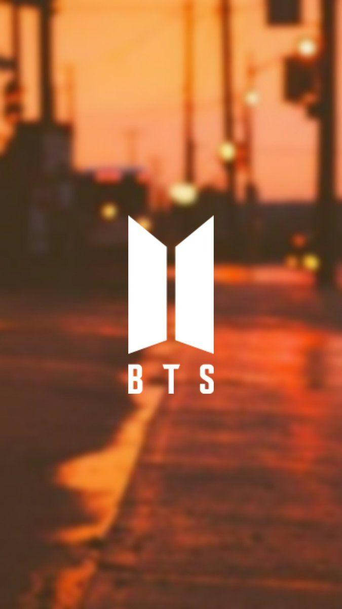احتضن رقة الأجواء البرتقالية الباستيلية المستوحاة من فرقة BTS خلفية