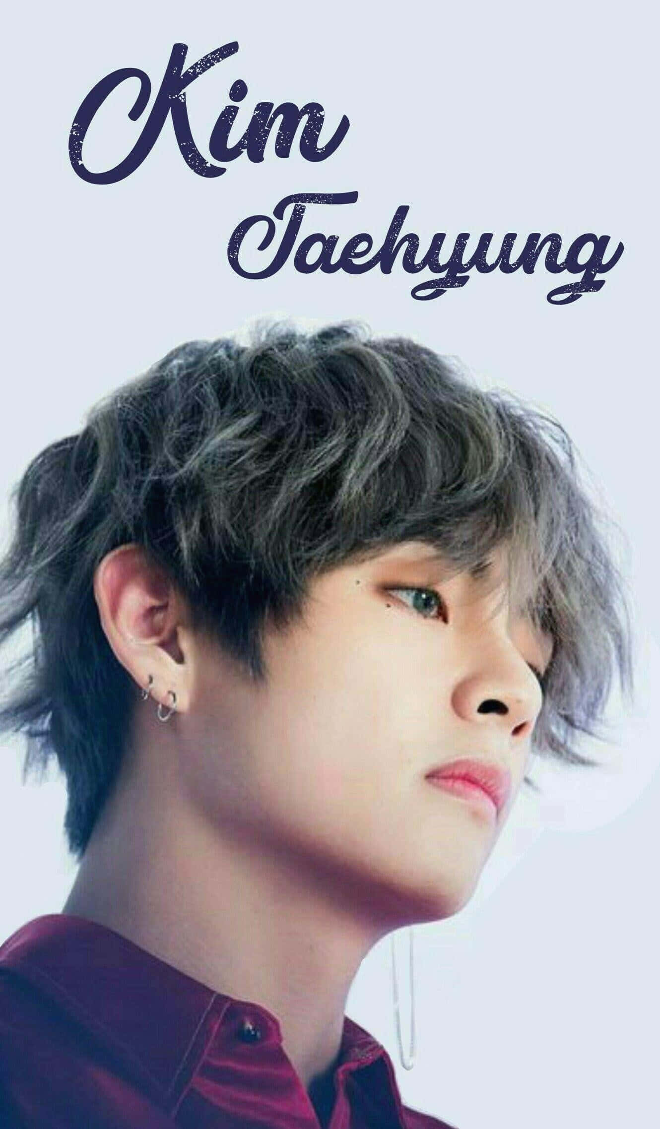 نجم BTS V يتألق بقوة نجمية ساحرة في هذه الصورة المذهلة خلفية