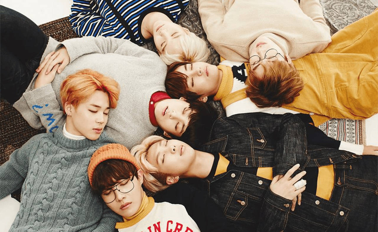 BTS ينامون بلطف على بعضهم البعض خلفية