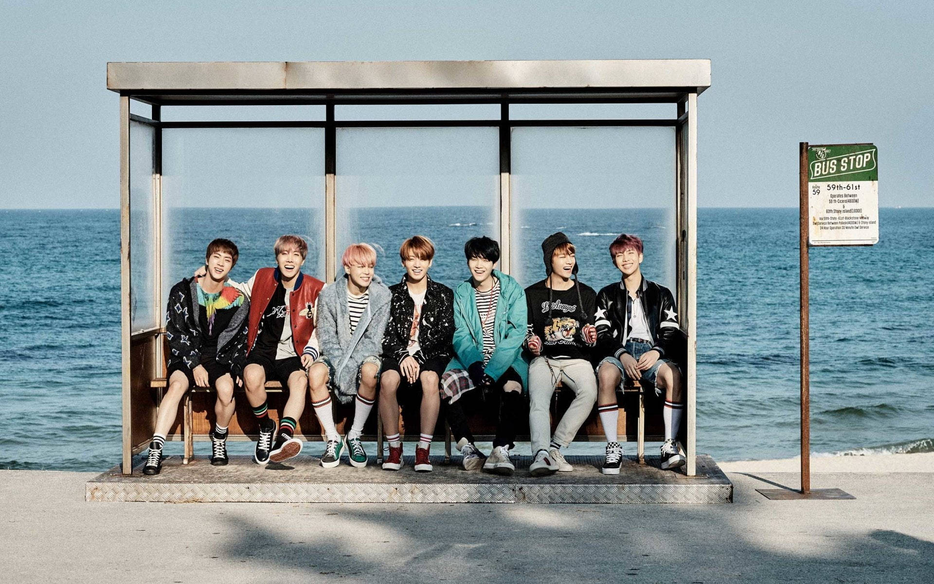 صورة جماعية لفرقة BTS YNWA خلفية