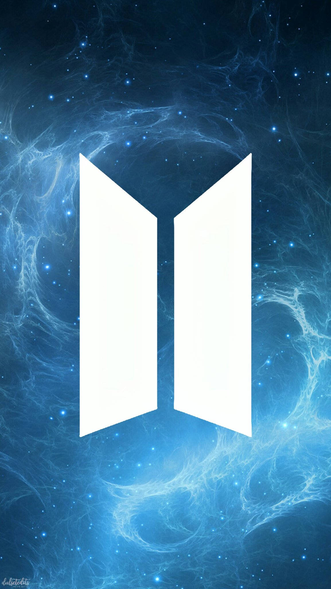 شعار BTS باللون الأزرق خلفية
