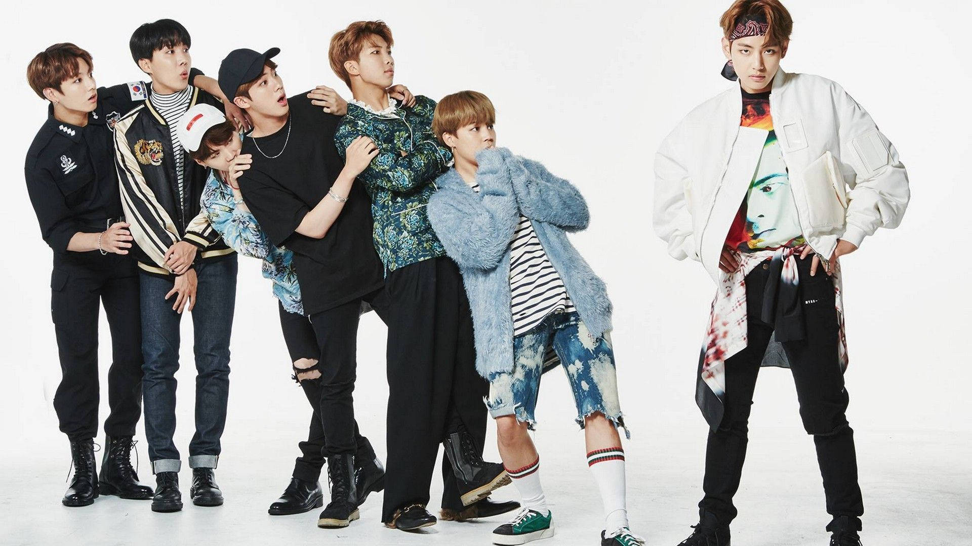 خلفية سطح مكتب BTS المذهولة خلفية