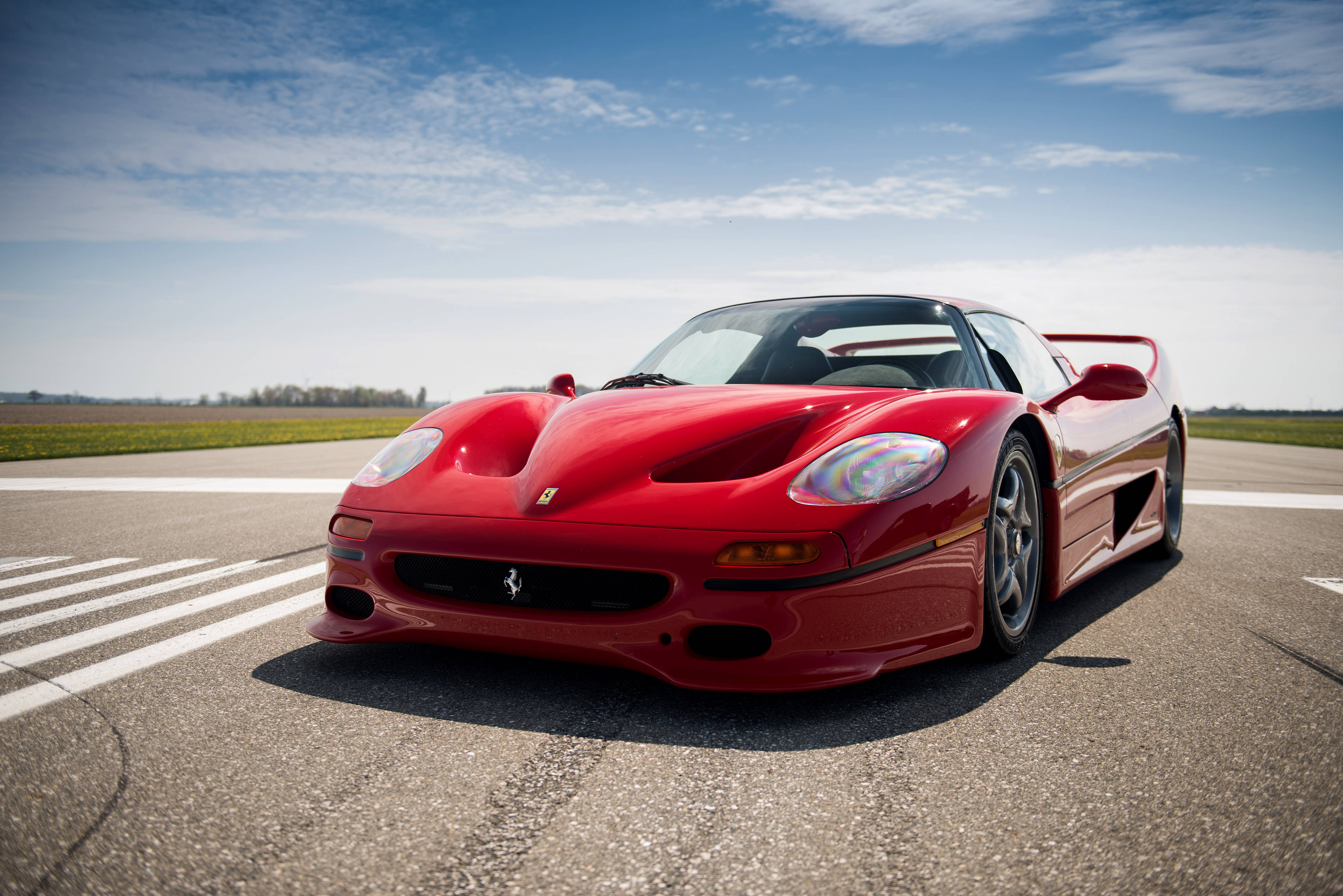 فيراري F50 الحمراء خلفية