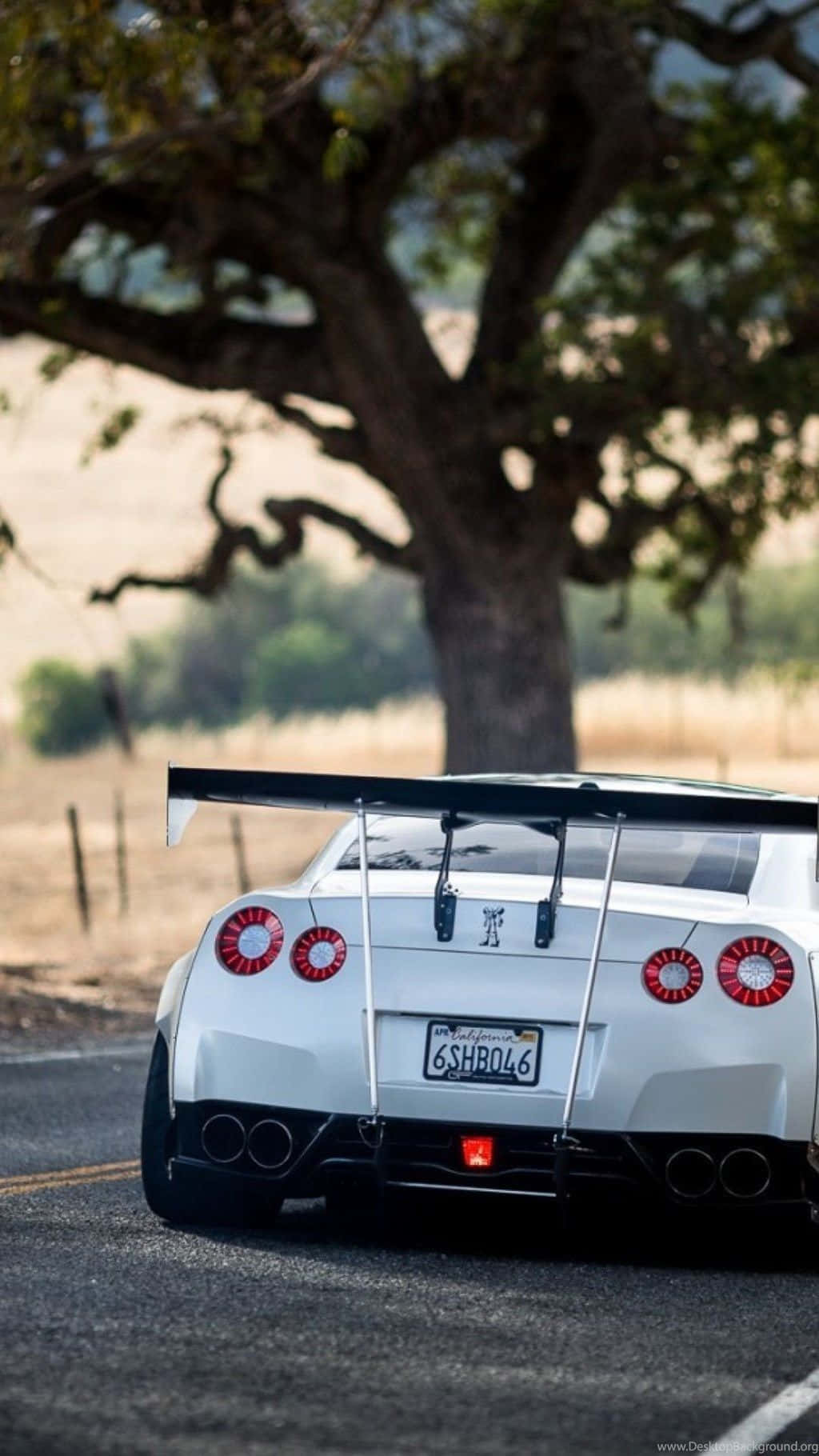 سيارة GTR R35 الرياضية خلفية