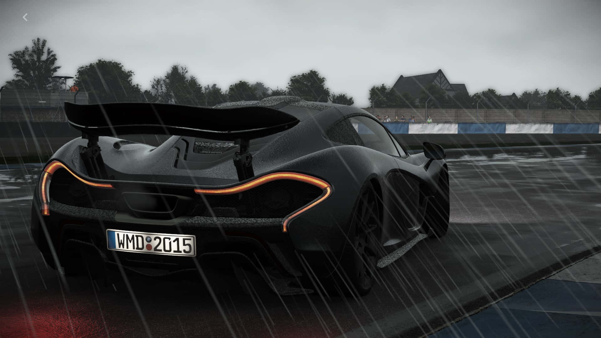خلفية HD لسيارة ماكلارين P1 في المطر من لعبة Project Cars خلفية