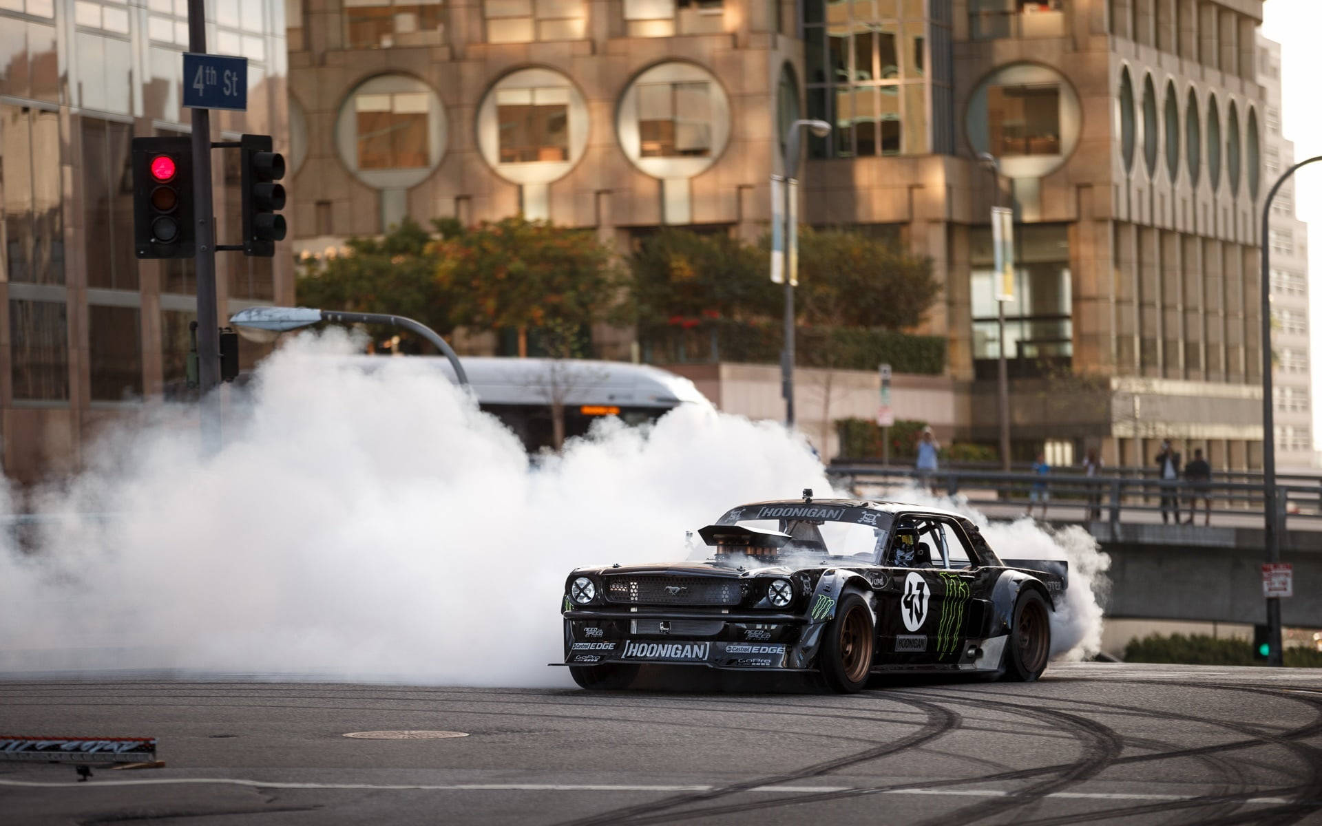وحش مذهل على المضمار - انجراف فورد موستانج Hoonigan خلفية