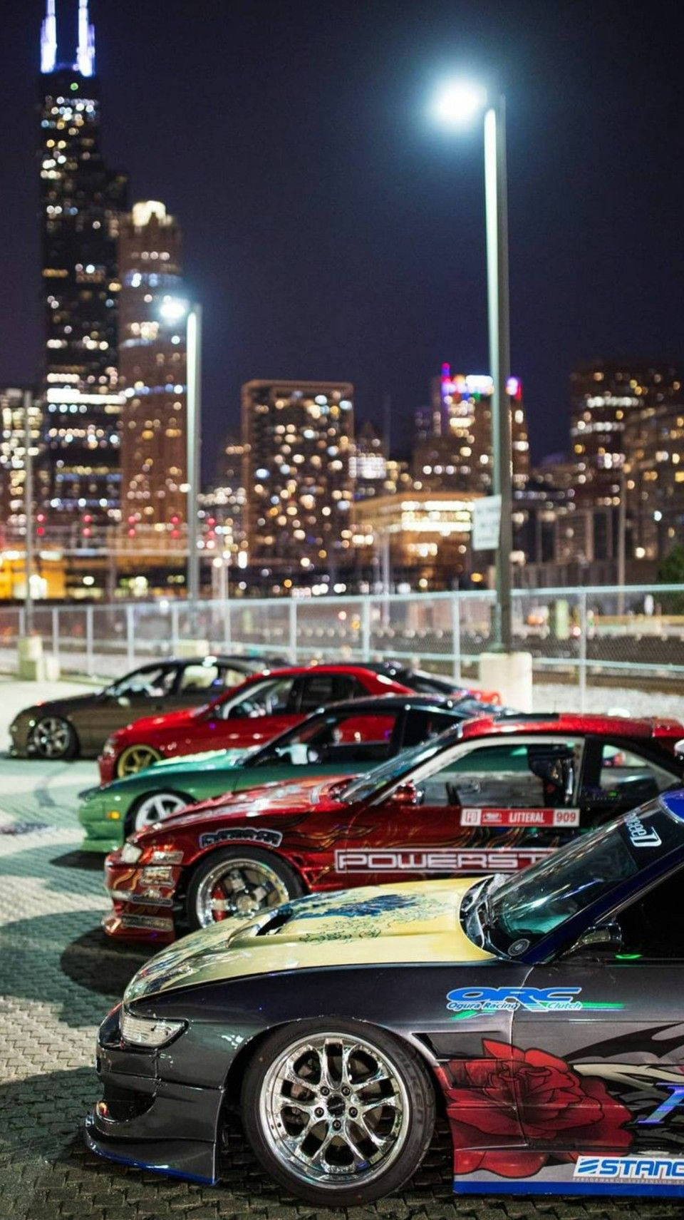 صف من سيارات JDM ليلاً خلفية