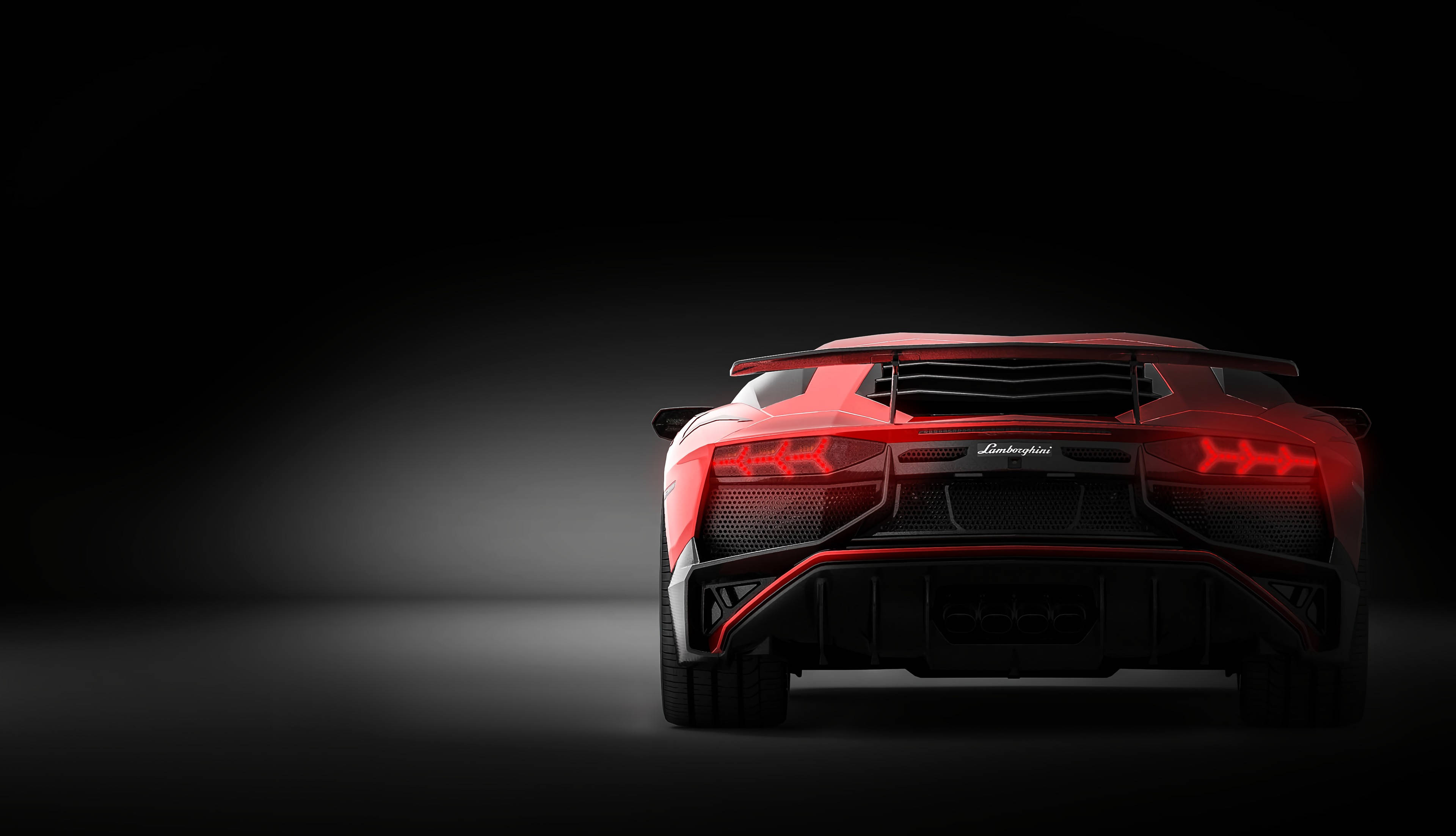 سيارة لامبورغيني أفينتادور LP 700-4 حمراء خلفية