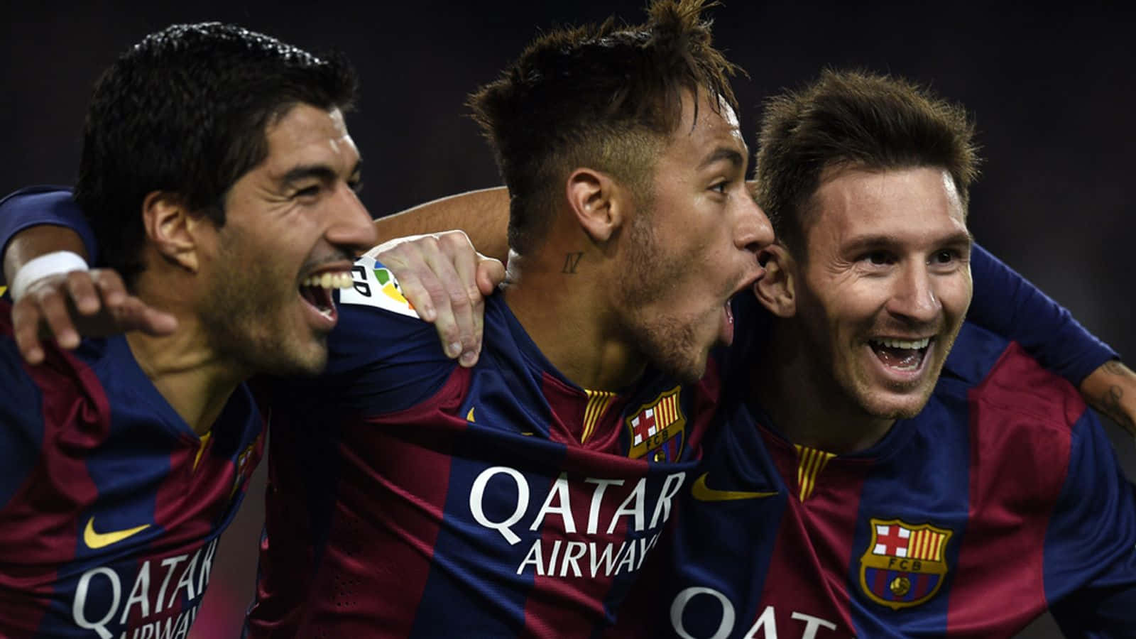 ثلاثي MSN مع نيمار ينظر إلى الجانب خلفية