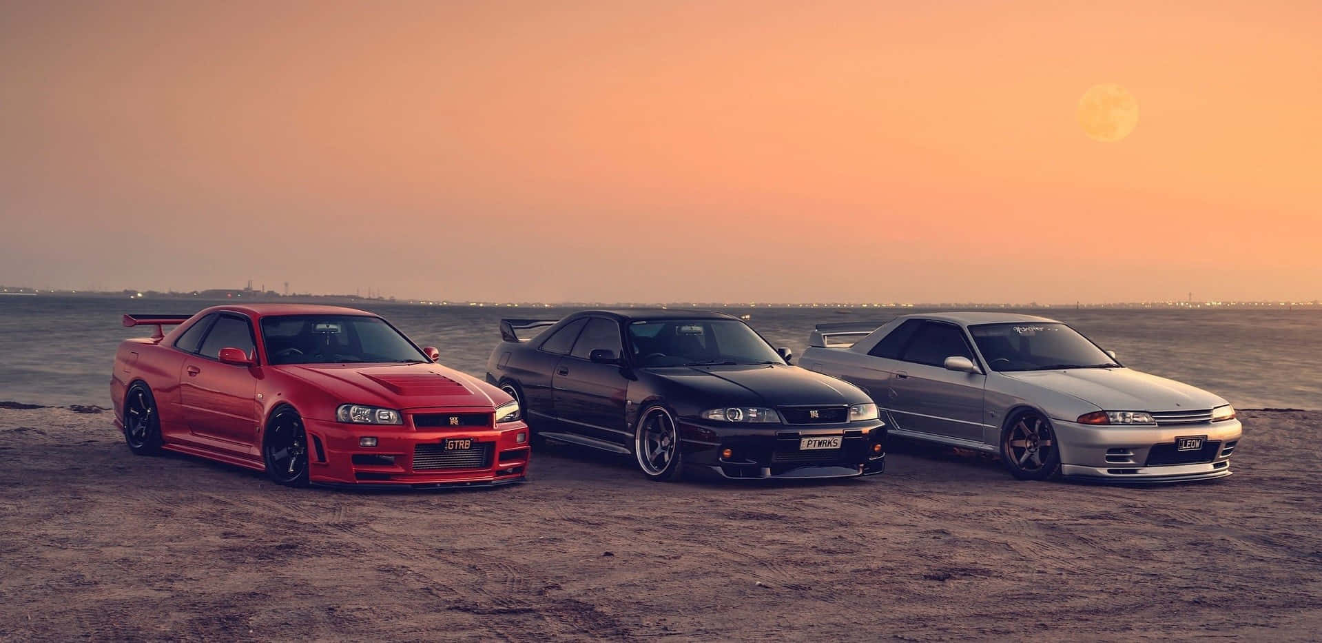 نيسان سكاي لاين R33 GT-R تنتظر دورها للتألق خلفية