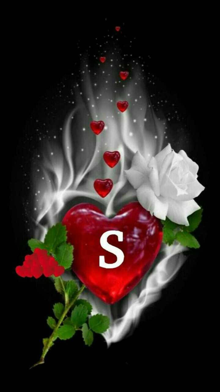 S داخل قلب أحمر سائل خلفية