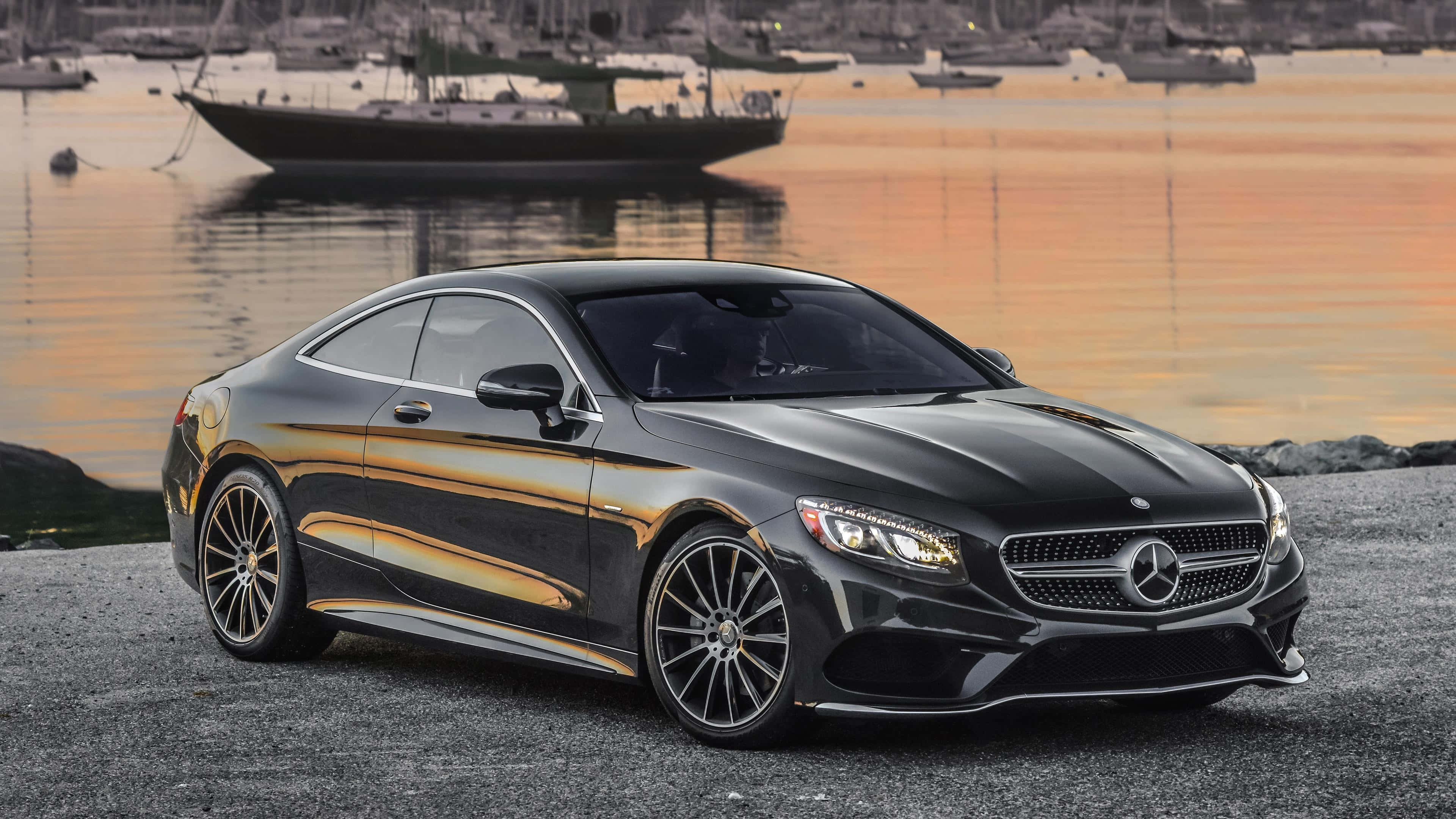 مرسيدس بنز S550 2015 بدقة 4K خلفية