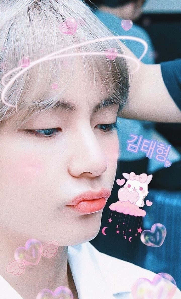 V من BTS، يتألق بأسلوبه الفريد خلفية