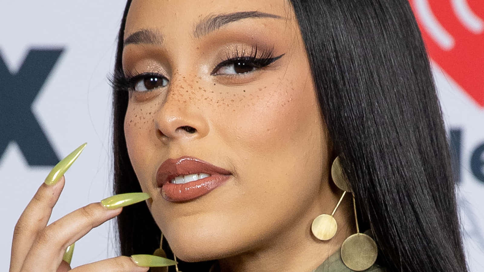 المغنية وكاتبة الأغاني Doja Cat خلفية
