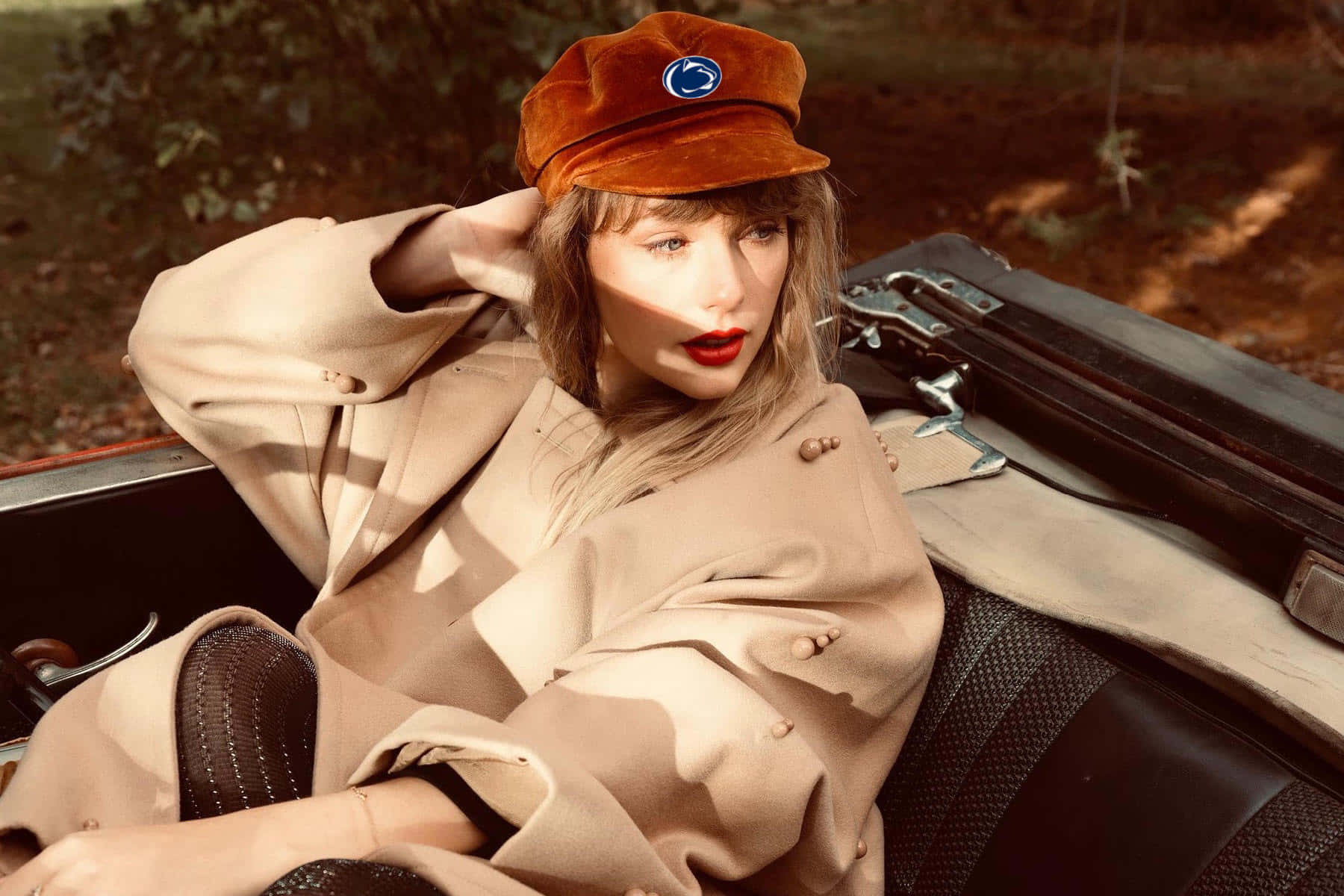 Red Taylors Version — تايلور سويفت خلفية