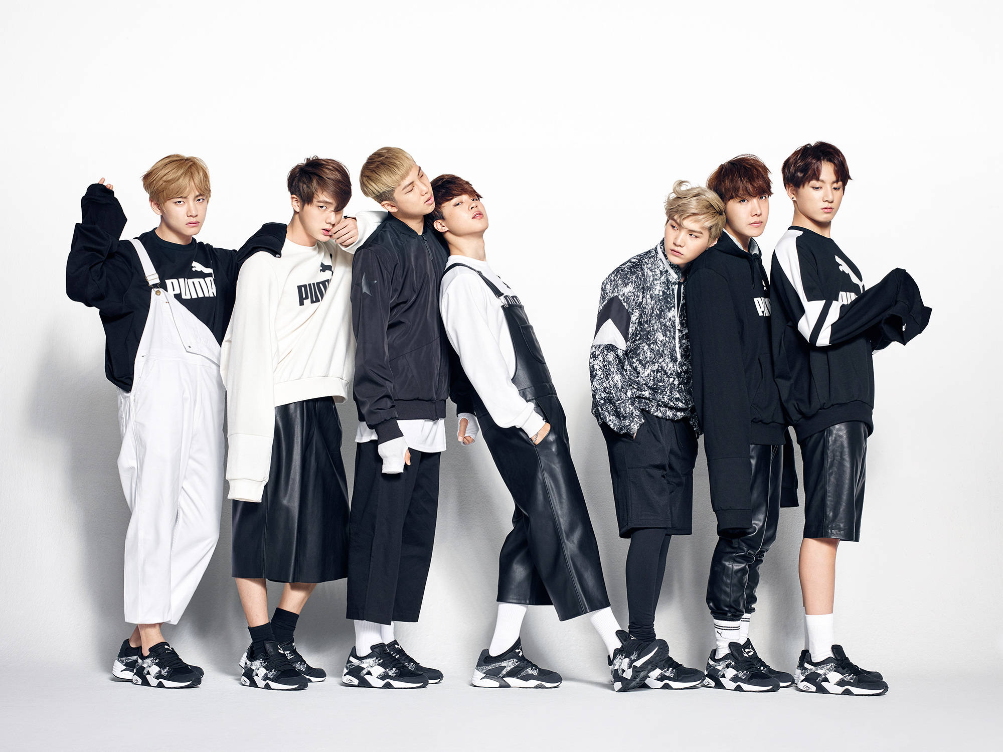 جلسة تصوير جمالية لفرقة BTS مع بوما خلفية