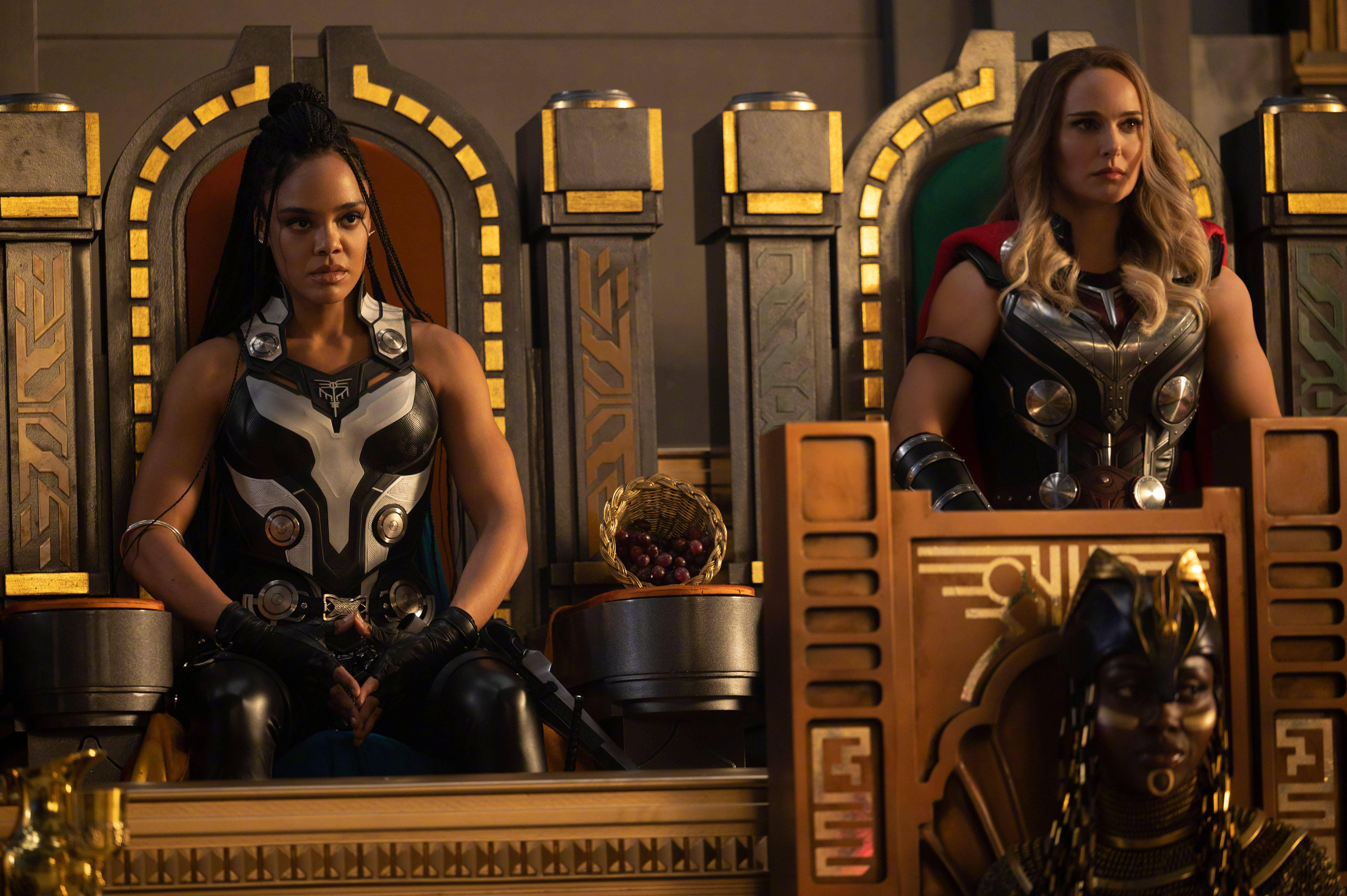 جين فوستر وفالكيري تستعدان للقتال في فيلم Thor: Love and Thunder خلفية