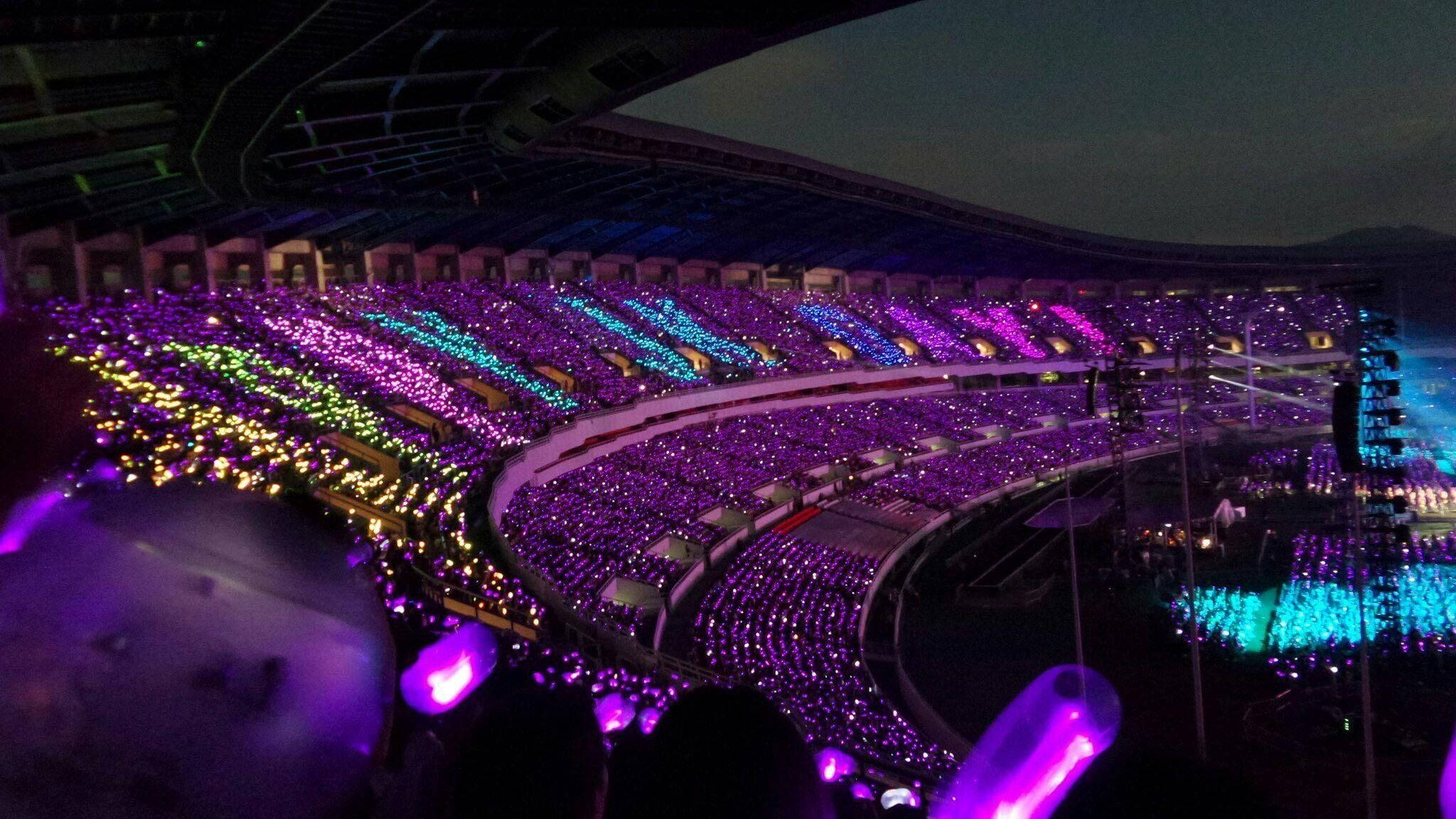 حفل BTS مع أرمي بومبس خلفية