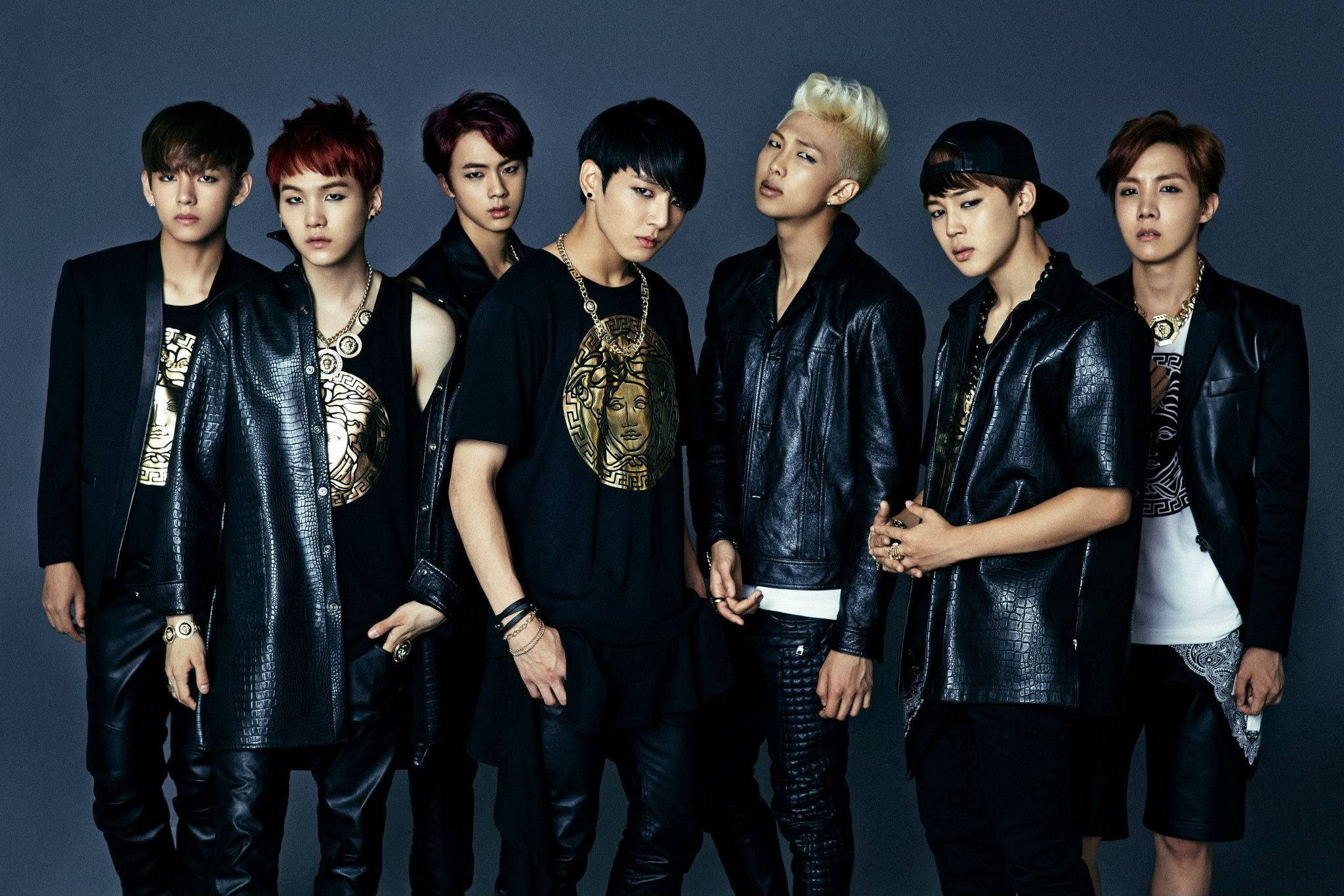 خلفية حاسوب BTS الرائعة والداكنة خلفية