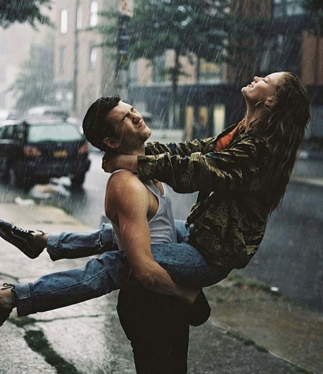 دع المطر يغسل كل همومنا ويذكرنا بحبنا خلفية