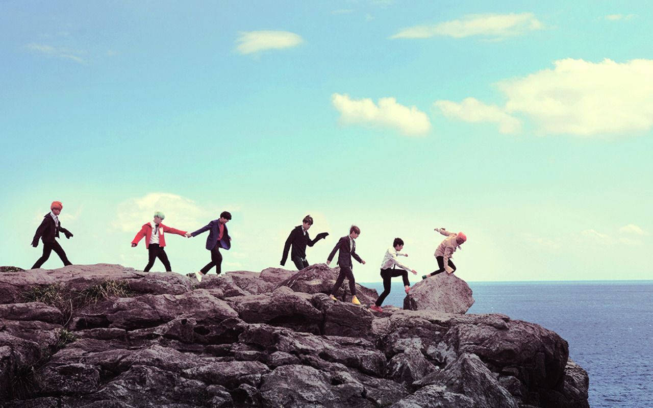 ساحل بلائي جمالي لأعضاء BTS خلفية