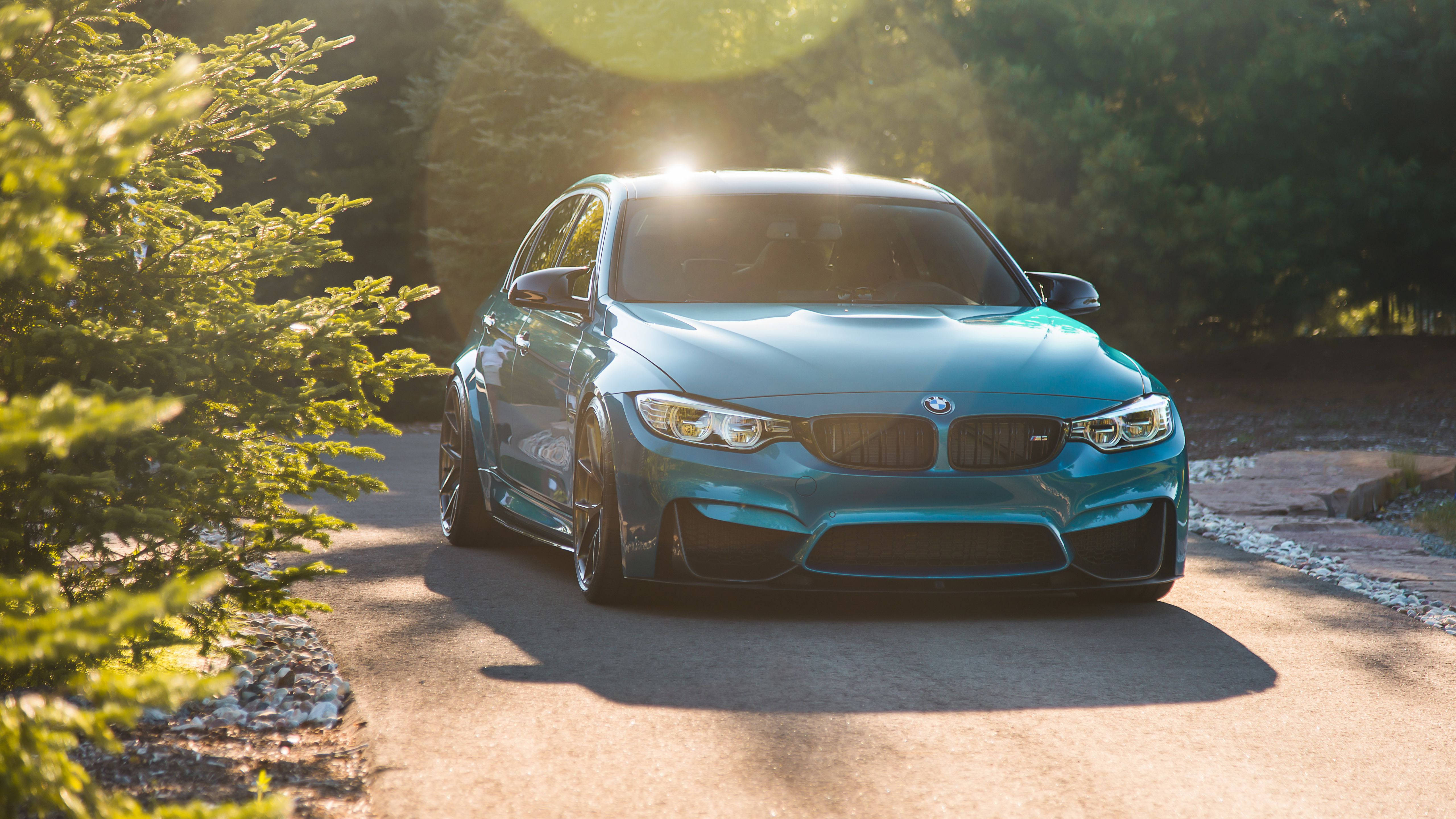 سيارة 4K زرقاء BMW M3 خلفية