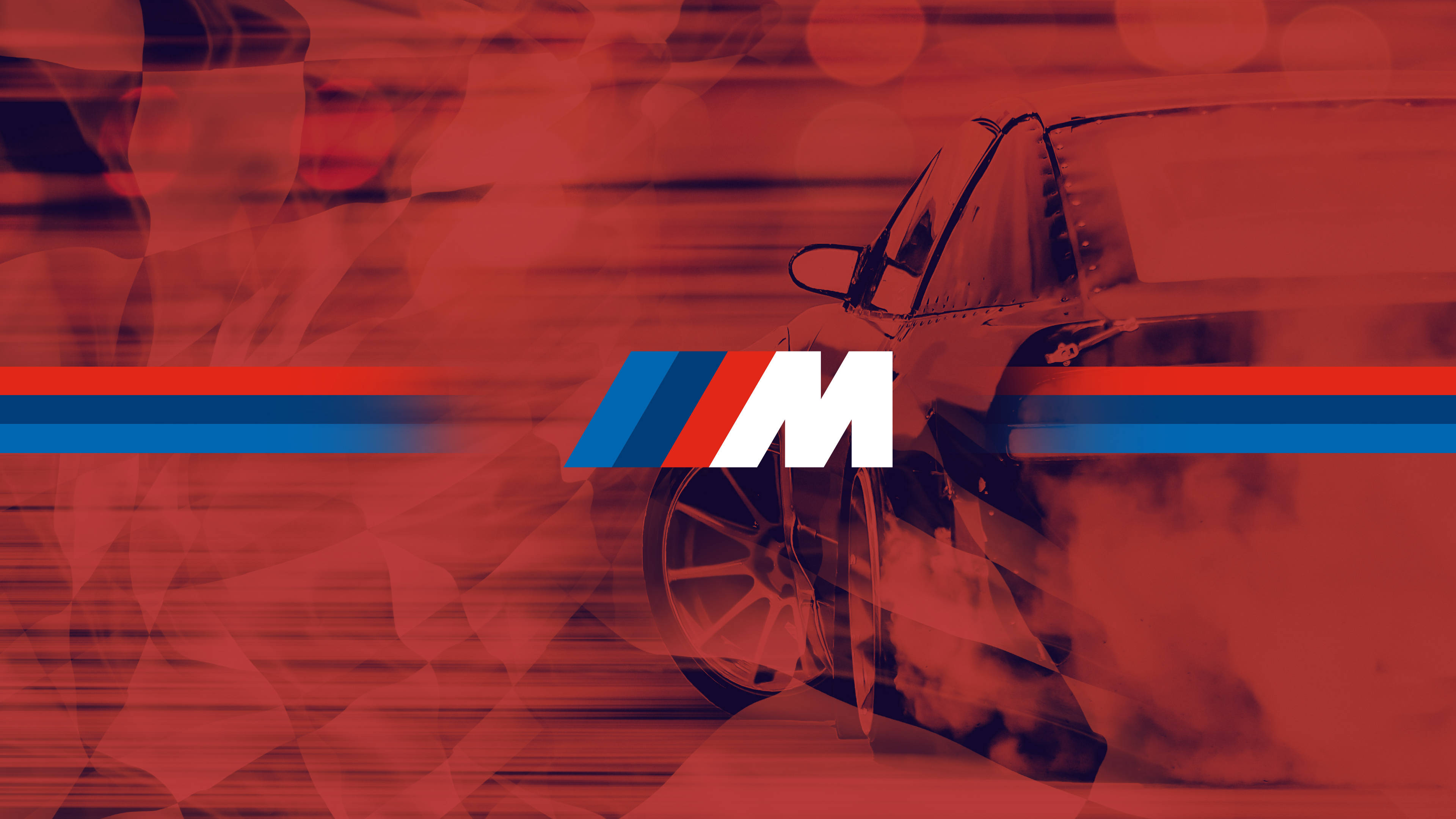 سيارة حمراء ودخان مع شعار BMW M خلفية