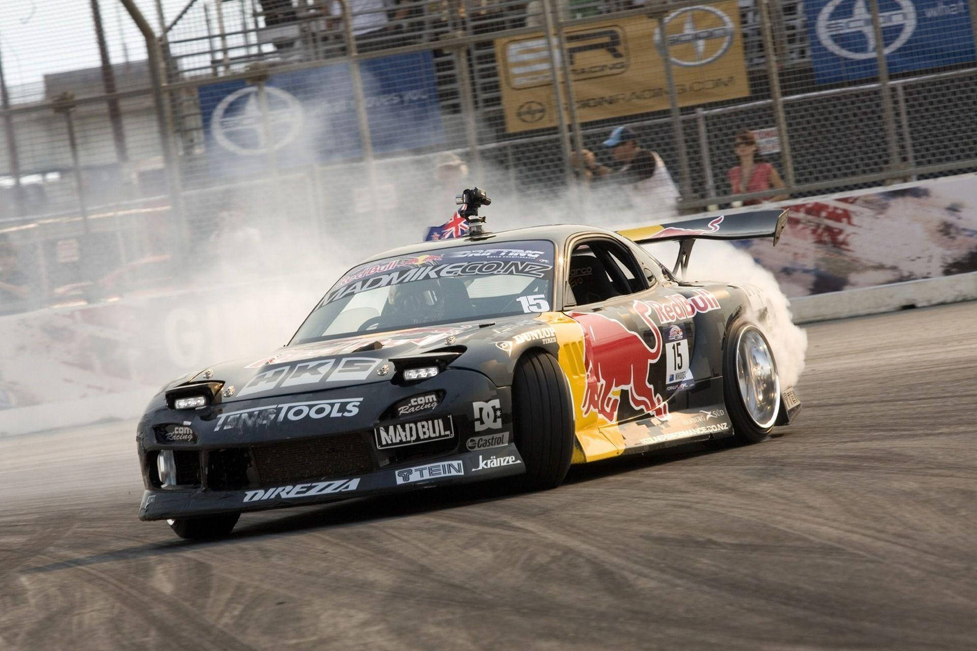 سيارة مازدا RX-7 للانجراف مع كاميرا خلفية