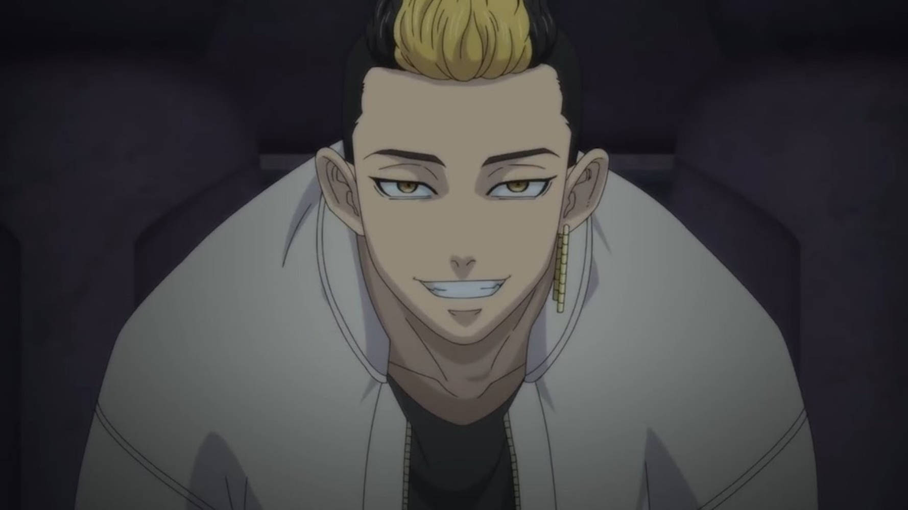 شوجي هانما بسترة بيضاء خلفية