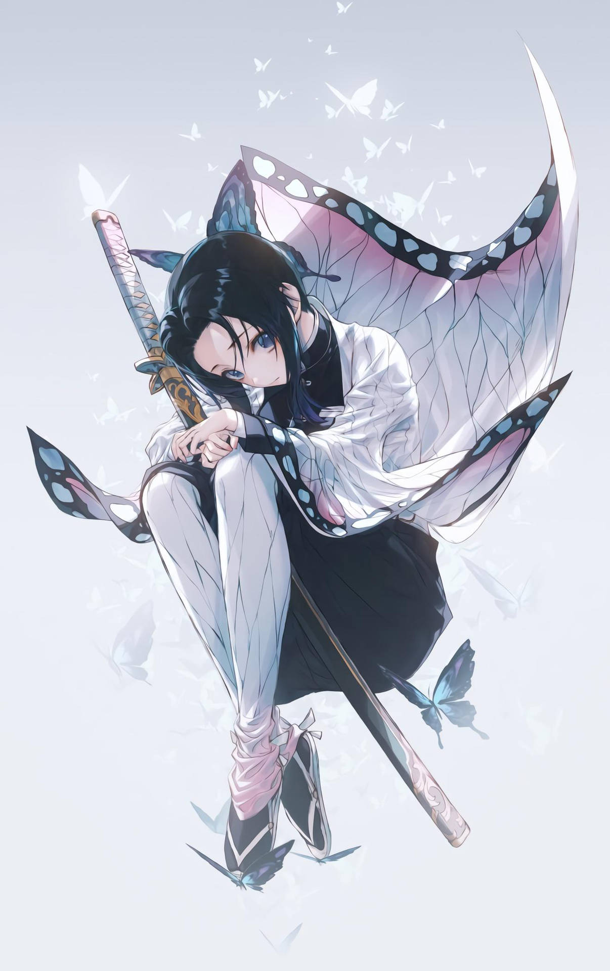 خلفية Demon Slayer لشينوبو كوتشو تحتضن سيفها بفخذيها