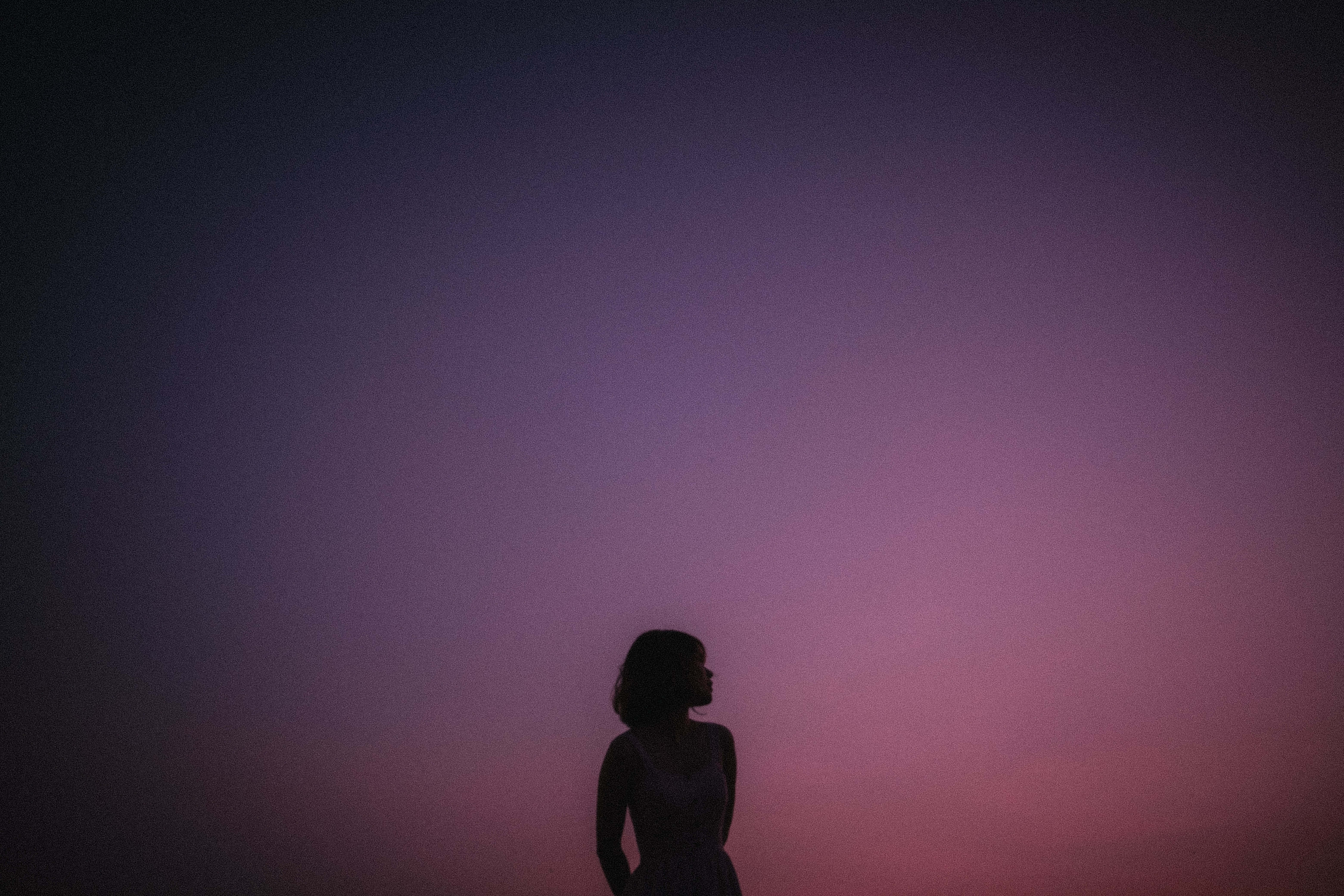 صور جمالية أرجوانية داكنة خلفية