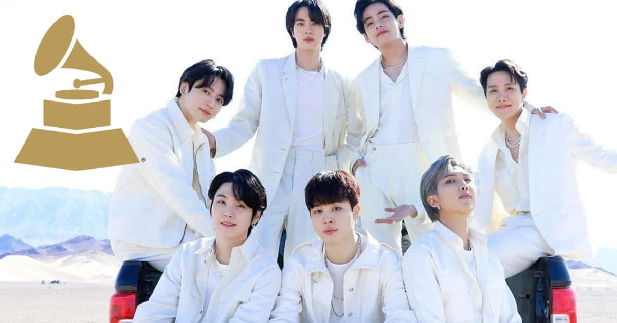 صورة BTS باللون الأبيض بالكامل خلفية
