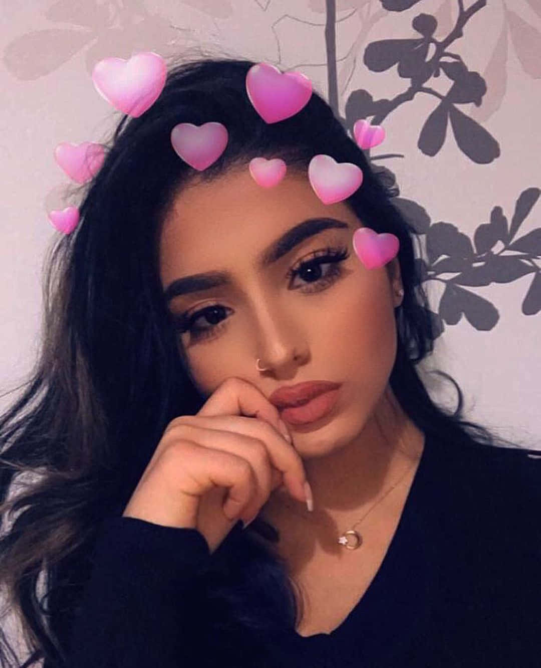 صورة امرأة سوداء على سناب شات خلفية