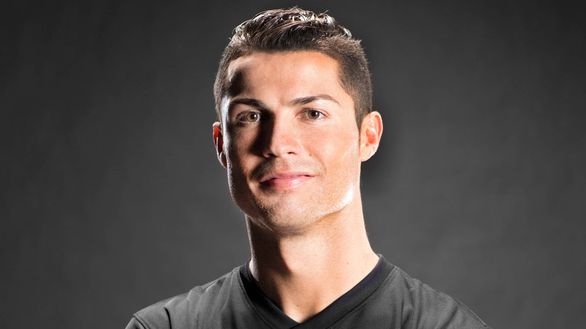 صورة بسيطة بدقة عالية لـ CR7 خلفية