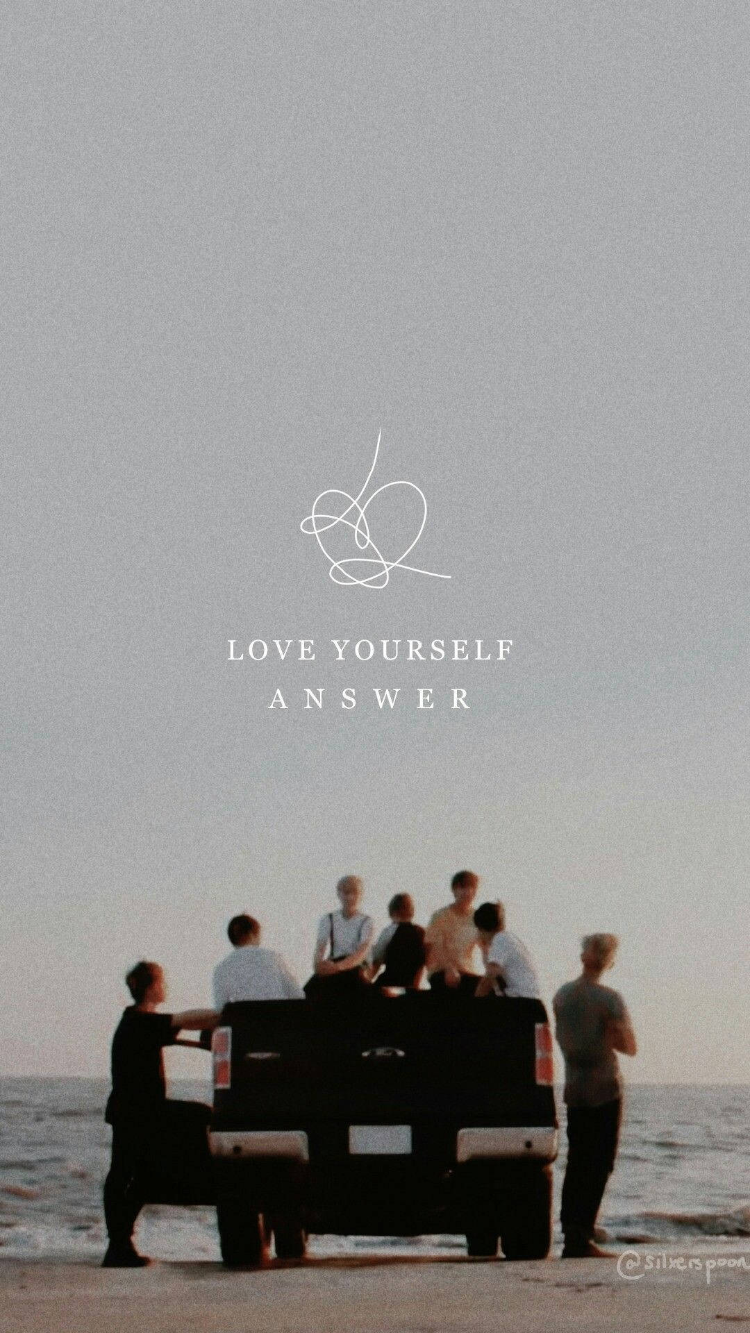 صورة جمالية لأعضاء BTS على شاحنة على الشاطئ خلفية