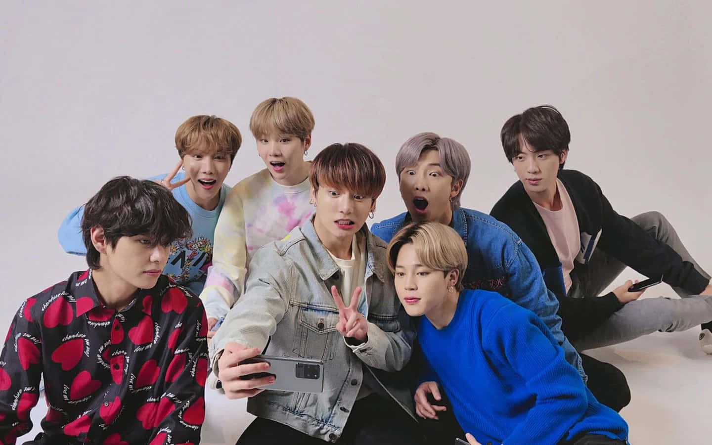 صورة سيلفي لفرقة BTS الكيبوب خلفية