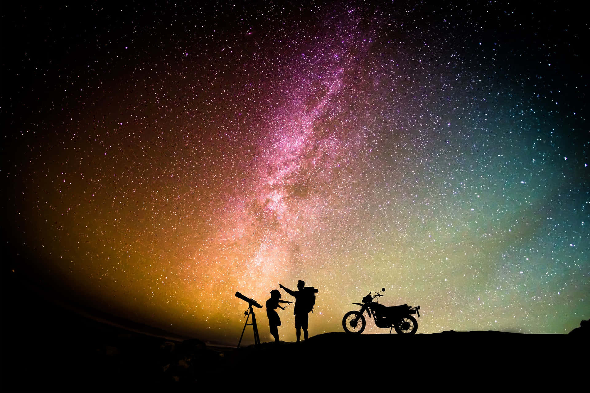 صورة ظل زوجين أمام سماء المجرة خلفية