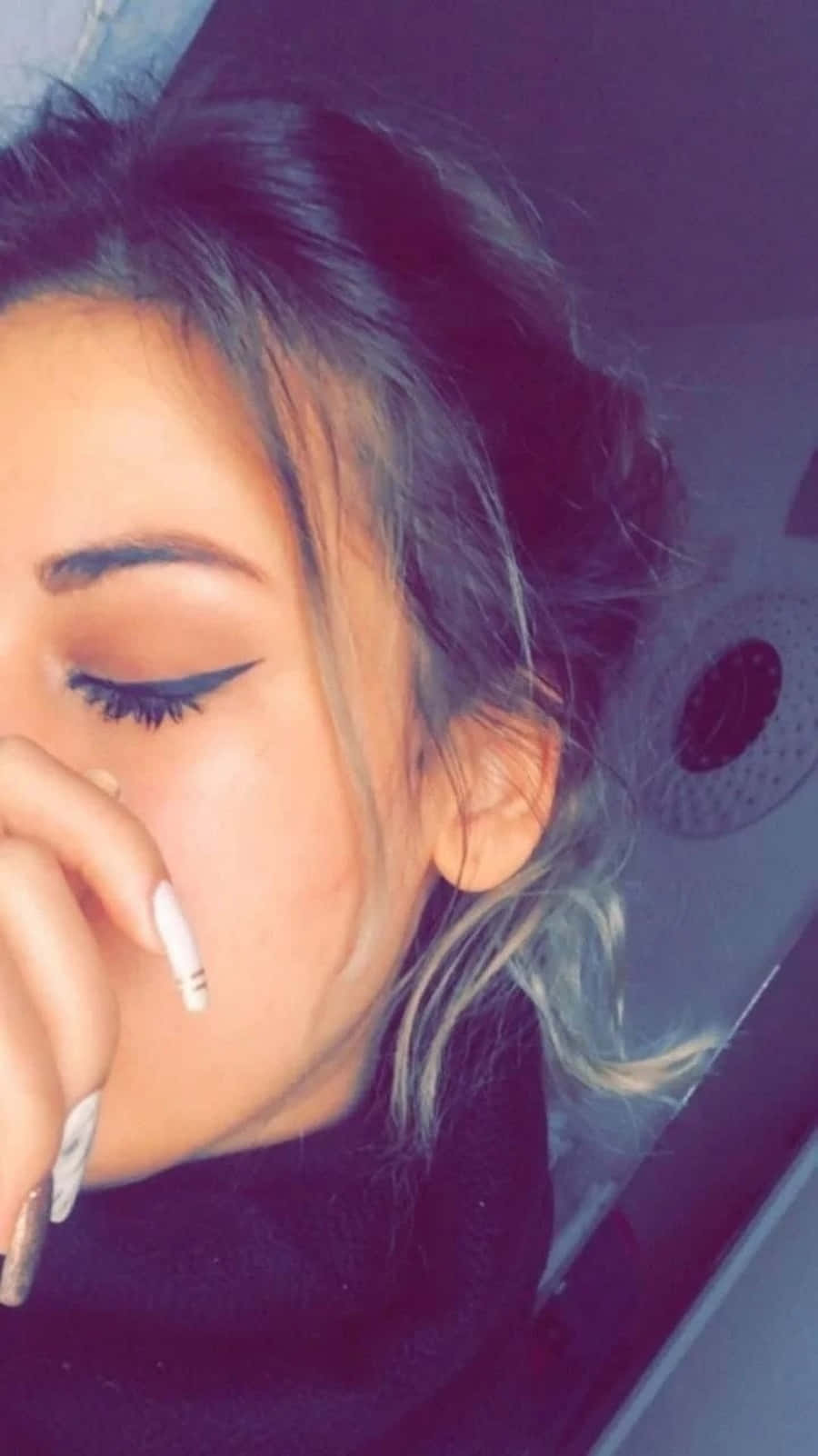 صورة فتاة حزينة من سناب شات خلفية