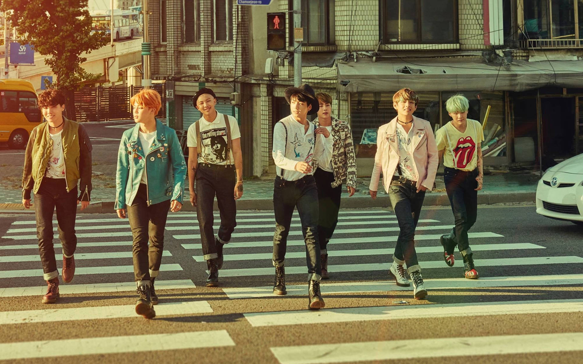 صورة مجموعة BTS في ممر المشاة خلفية