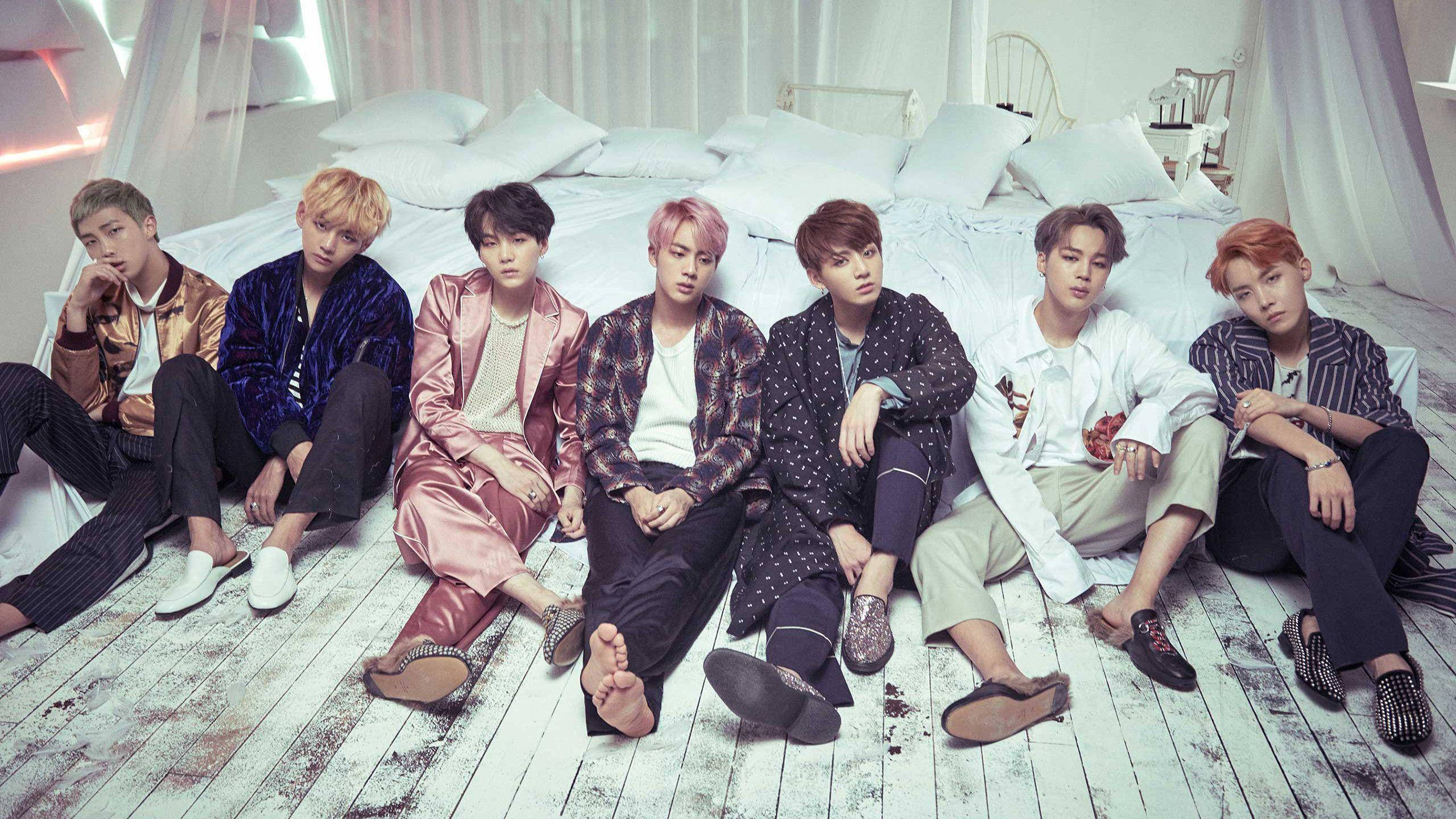 فرقة BTS في غرفة النوم 2020 خلفية